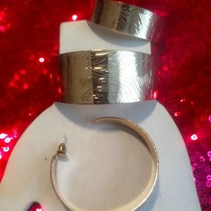 Paparazzi 2 piece matching set Gold Hoops & cuff bracelet